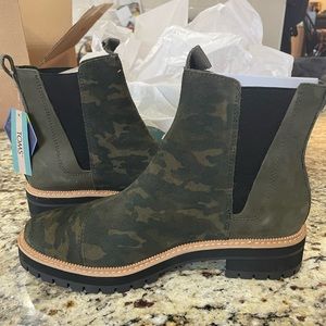 Toms Dakota Deep Forest Camo suede boot sz 11